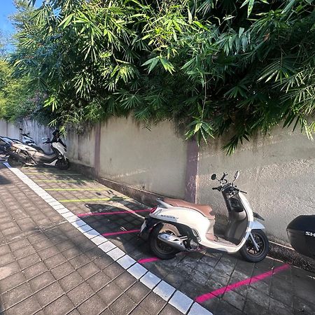 Shaka Clan Surf Hotel Canggu  Exterior photo